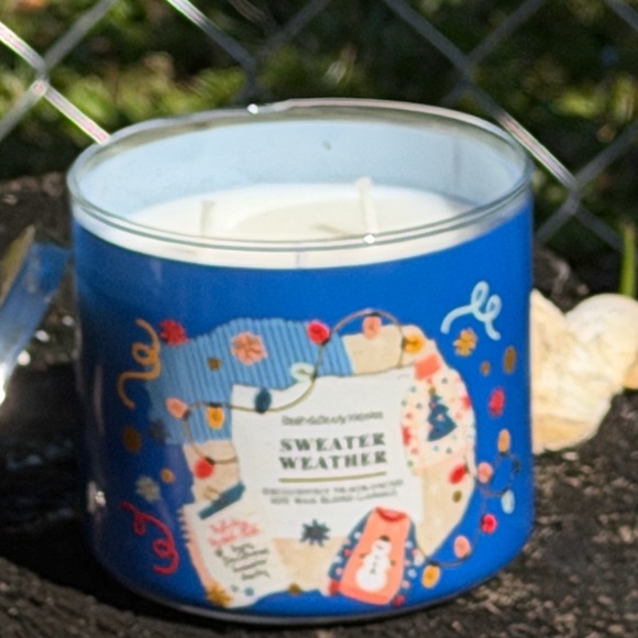 BATH AND BODY WORKS Sweater Weather 3-Wick Candle - Festive Blue - Picture 12 of 15